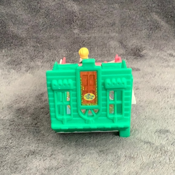 Vintage 1995 Polly Pocket Christmas Cottage Green House with Snow - Picture 6 of 12